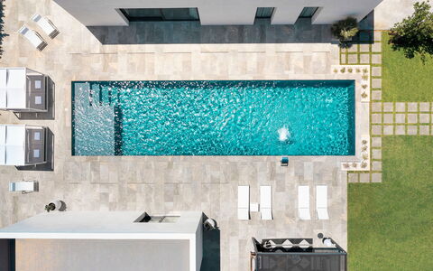 Villa Duetto - Siracusa, Sicilia: Propriété, Bâtiment, Bleu Azur, Rectangle, Design Intérieur, Sol, Robinet, Évier, Bois, Sol