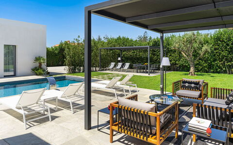 Villa Duetto - Siracusa, Sicilia: Propriété, Ciel, Plante, L'Eau, Ombre, Roue, Mobilier De Jardin, Arbre, Piscine