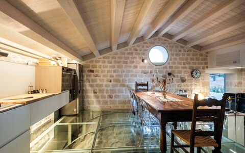 Casa Masseria - Scicli, Sicilia: Cabinetry, Table, Bois, Bâtiment, Cuisine, Sol, Sol, Comptoir, Faisceau, Dur