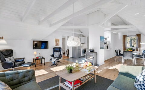 Malti - 1.3Km from the Sea: Meubles, Design Intérieur, Sol, Canapé, Plafond, Bois, Sol, Salon, Chaise, Pièce