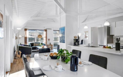 Malti - 1.3Km from the Sea: Plafond, Meubles, Design Intérieur, Sol, Chaise, Sol, Domicile, Table Cuisine Et Salle A Manger, Luminaire, Salon