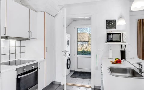 Malti - 1.3Km from the Sea: Cuisine, Sol, Principaux Appliance, Plafond, Design Intérieur, Comptoir, Sol, Appareil De Cuisine, Domicile, Appartement