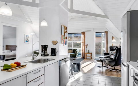 Malti - 1.3Km from the Sea: Cuisine, Sol, Plafond, Design Intérieur, Meubles, Sol, Chaise, Appartement, Comptoir, Domicile