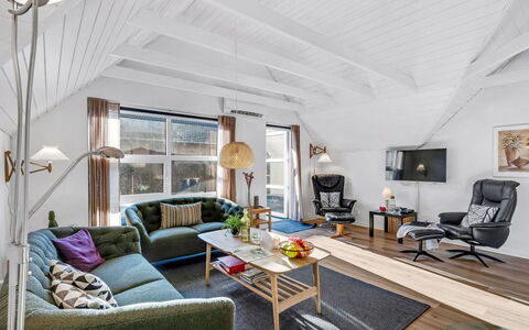 Malti - 1.3Km from the Sea: Meubles, Design Intérieur, Canapé, Sol, Bois, Plafond, Salon, Sol, Parquet, Pièce