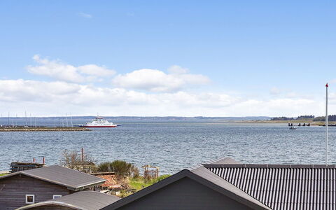 Mirja - 50M to the Fjord: Herbe, Vert, Maison, Chalet, Prairie, Zone Rurale, Écorégion, Paysage, Lot Terre, Arbuste