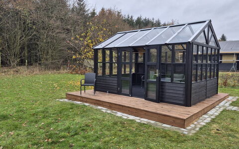 Alois - 31Km from the Sea: Jardin, Métal, Batiments Jardin, Structure En Plein Air, Cabanon, Cour, Ombre, Daylighting, Conception