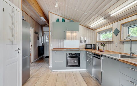 Alois - 31Km from the Sea: Bois, Principaux Appliance, Cuisine, Sol, Plafond, Comptoir, Appareil De Cuisine, Design Intérieur, Sol, Domicile