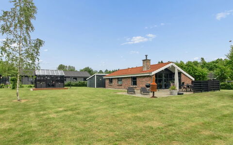 Alois - 31Km from the Sea: Plafond, Sol, Design Intérieur, Sol, Composite, Meubles, Recours, Hôtel, Conception, Daylighting