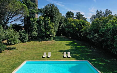 Torre Delle Cornacchie: Plante, Ciel, L'Eau, Nuage, Arbre, Lot Terre, Paysage Naturel, Piscine, Végétation, Herbe