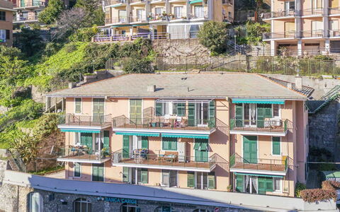 Spacious Apartment In Sori With Large Terrace - So: Bâtiment, Fenêtre, Jour, Design Urbain, Plante, Condominium, Bloc Tour, Quartier, Arbre, Zone Résidentielle