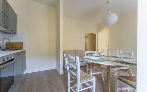 Spacious Apartment In Sori With Large Terrace - So: Propriété, Meubles, Table, Bois, Chaise, Bâtiment, Éclairage, Design Intérieur, Sol, Sol
