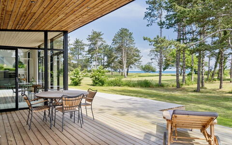 Herlugh - 10M from the Sea: Bois, Porche, Lot Terre, Plate-Forme, Dur, Parquet, Ombre, Planche, Tache De Bois, Eco Hôtel