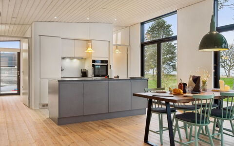 Herlugh - 10M from the Sea: Meubles, Sol, Cuisine, Design Intérieur, Parquet, Sol, Comptoir, Appareil De Cuisine, Bois, Plafond