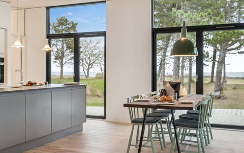 Herlugh - 10M from the Sea: Meubles, Design Intérieur, Sol, Bois, Sol, Table Cuisine Et Salle A Manger, Comptoir, Plafond, Cuisine, Luminaire