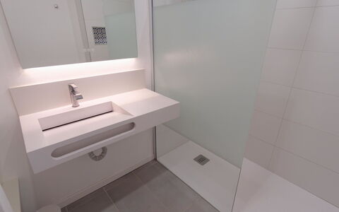 Atalaya Rio Verde: Mur, Design Intérieur, Luminaire Plomberie, Sol, Salle De Bains, Sol, Plomberie, Lavabo, Composite, Robinet