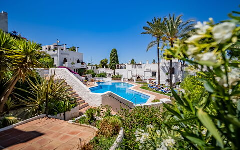 Atalaya Rio Verde: Ciel, Plante, Jour, Propriété, L'Eau, Bleu Azur, Piscine, Station Balnéaire, Arecales, Arbre