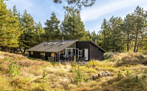 Emila - 2.2Km from the Sea: Toit, Maison, Domicile, Chalet, Porte, Siding, Plate-Forme, Porche, Planche, Dur