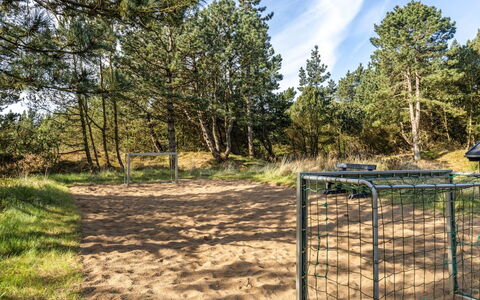 Emila - 2.2Km from the Sea: Toit, Maison, Domicile, Chalet, Porte, Siding, Plate-Forme, Porche, Planche, Dur