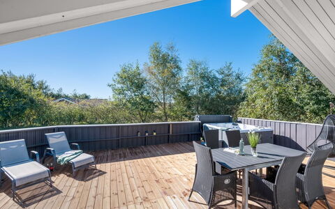 Cristiana - 1Km to the Fjord: Toit, Maison, Domicile, Chalet, Porte, Siding, Plate-Forme, Porche, Planche, Dur