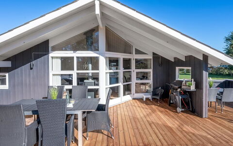Cristiana - 1Km to the Fjord: Toit, Maison, Domicile, Chalet, Porte, Siding, Plate-Forme, Porche, Planche, Dur