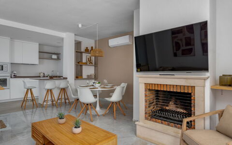 Ático Los Pelicanos: Propriété, Meubles, Bois, Table, Design Intérieur, Sol, Sol, Chaise, Dur