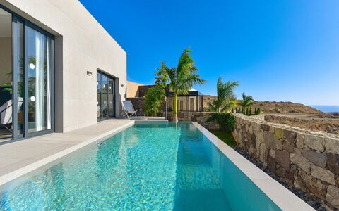 Yucas 12: L'Eau, Plante, Ciel, Propriété, Bleu Azur, Piscine, Bâtiment, Bleu, Arbre, Loisir