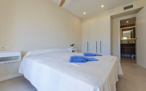 Bahia Dorada: Sol, Sol, Plafond, Design Intérieur, Chambre, Lit, Pièce, Appartement, Literie, Drap De Lit