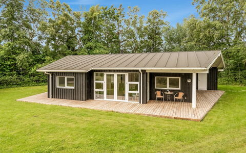 Majvor - 200M from the Sea: Bois, Domicile, Porche, Plate-Forme, Dur, Toit, Tache De Bois, Parquet, Eco Hôtel