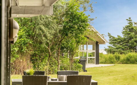 Majvor - 200M from the Sea: Bois, Domicile, Porche, Plate-Forme, Dur, Toit, Tache De Bois, Parquet, Eco Hôtel