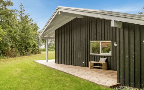 Majvor - 200M from the Sea: Bois, Domicile, Porche, Plate-Forme, Dur, Toit, Tache De Bois, Parquet, Eco Hôtel