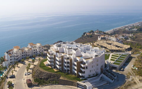 Amazing Sea: Plante, L'Eau, Nuage, Ciel, Bâtiment, Piscine, Arbre, Ombre, Design Urbain, Loisir