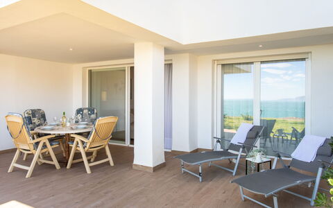 Issea Amazing: Bois, Sol, Appartement, Mer, Recours, Océan, Balcon, Dur, Chaise, Tache De Bois