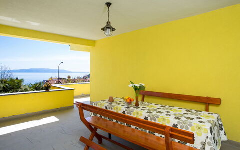Opatija 115: Propriété, Table, Meubles, Plante, Bâtiment, Bois, Design Intérieur, Architecture, Plante D'Appartement, Maison