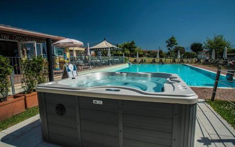 Moniga del Garda 43: L'Eau, Plante, Ciel, Piscine, Ombre, Loisir, Mobilier De Jardin, Composite, Arbre, Immobilier
