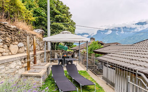 Santa Croce View: Nuage, Plante, Ciel, Montagne, Architecture, Mobilier De Jardin, Ombre, Herbe, Loisir, Design Urbain