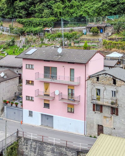 Santa Croce View: Bâtiment, Propriété, Fenêtre, Arbre, Maison, Design Urbain, Quartier, Zone Résidentielle, Immobilier