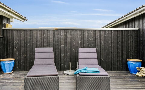 Zina - 600M from the Sea: Bois, Mobilier De Jardin, Parquet, Dur, Planche, Plate-Forme, Tache De Bois, Ombre