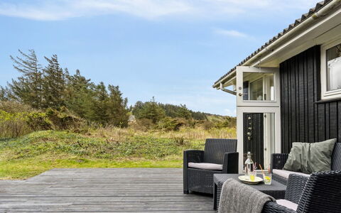 Zina - 600M from the Sea: Bois, Porche, Domicile, Porte, Dur, Planche, Plate-Forme, Chalet, Parquet, Siding
