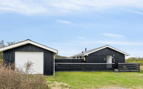 Zina - 600M from the Sea: Bois, Architecture, Toit, Domicile, Maison, Lot Terre, Chalet, Siding, Zone Rurale, Porte