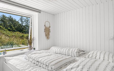 Zina - 600M from the Sea: Chambre, Design Intérieur, Bois, Plafond, Lit, Literie, Drap De Lit, Linge, Éclairage, Sol