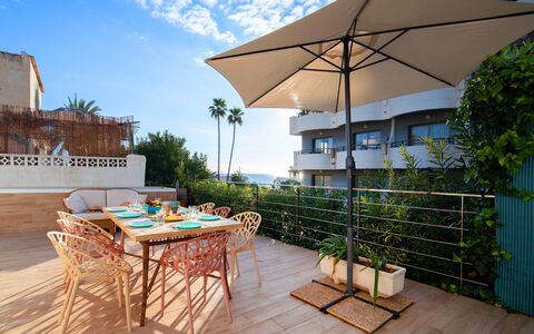 La Cala: L'Eau, Ciel, Plante, Piscine, Arbre, Arecales, Ombre, Design Urbain, Loisir, Herbe