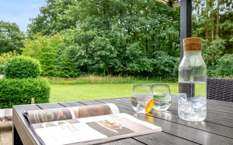 Tancred - 30Km from the Sea: Meubles, Mobilier De Jardin, Table, Tableau De Plein Air, Jardin, Chaise, Ombre, Table Cuisine Et Salle A Manger, Arrière-Cour, Aménagement Paysager