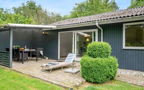 Tancred - 30Km from the Sea: Maison, Domicile, Chalet, Porte, Couverture De Sol, Ombre, Jardin, Siding, Cour, Arrière-Cour