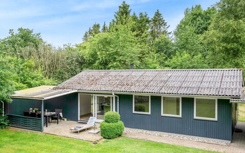 Tancred - 30Km from the Sea: Herbe, Toit, Maison, Arbuste, Domicile, Chalet, Lot Terre, Couverture De Sol, Jardin, Siding