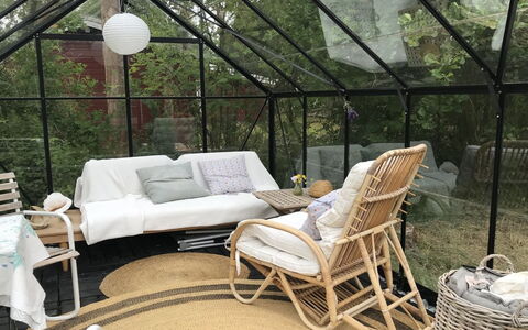 Elisa - 600M from the Sea: Pot De Fleur, Jardin, Plante D'Appartement, Matériau Naturel, Chaise, Conception, Patio, Arrière-Cour, Structure En Plein Air, Mobilier De Jardin
