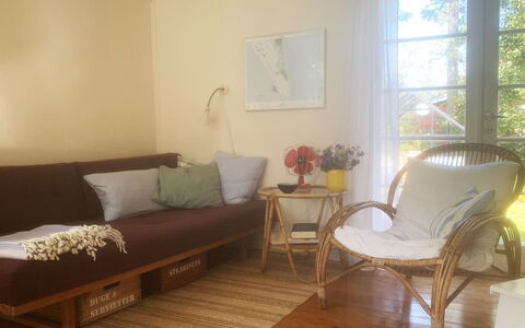 Elisa - 600M from the Sea: Meubles, Design Intérieur, Sol, Sol, Bois, Canapé, Coussin, Salon, Pièce, Textile