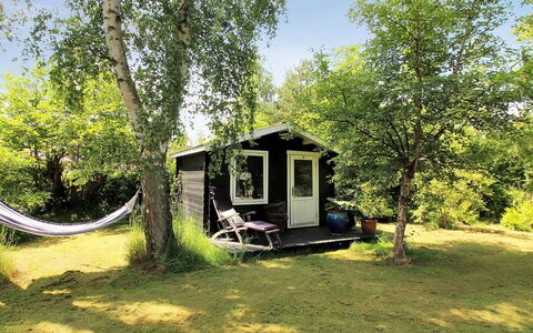 Elisa - 600M from the Sea: Herbe, Jardin, Zone Rurale, Chalet, Pelouse, Tronc, Cour, Ombre, Des Bois, Batiments Jardin