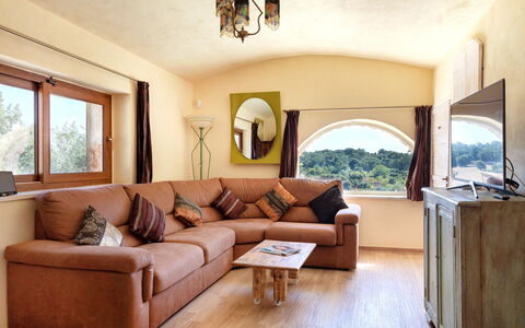 Trulli Di Grieco: Marron, Canapé, Meubles, Cadre, Design Intérieur, Fenêtre, Bois, Salon, Sol, Bâtiment