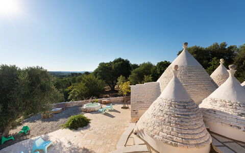 Trulli Di Grieco: Ciel, Plante, Arbre, Maison, Suppression Des Plantes Ligneuses, Paysage, Loisir, Art, Escaliers