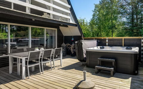 Jace - 900M from the Sea: Meubles, Design Intérieur, Sol, Sol, Plafond, Pièce, Chaise, Table, Appartement, Table Cuisine Et Salle A Manger